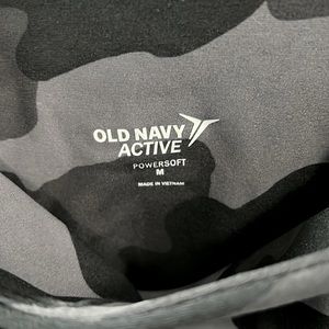 2 PAIR of Old Navy Active camo leggings with pockets sz M